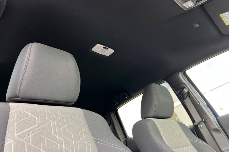 Toyota Tacoma 4WD Vehicle Full-screen Gallery Image 16