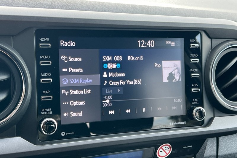 Toyota Tacoma 4WD Vehicle Full-screen Gallery Image 17