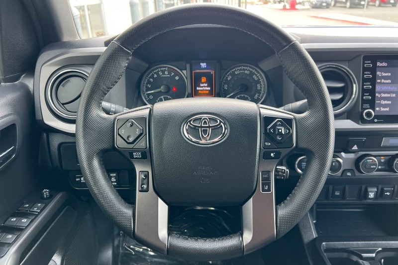 Toyota Tacoma 4WD Vehicle Full-screen Gallery Image 22