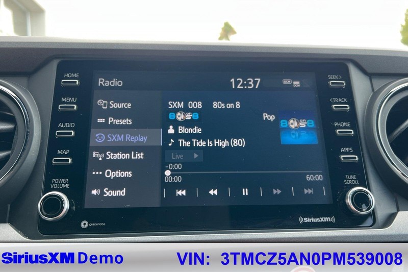 Toyota Tacoma 4WD Vehicle Full-screen Gallery Image 27