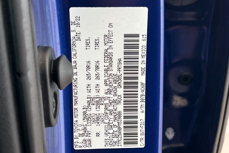 Toyota Tacoma 4WD Vehicle Full-screen Gallery Image 28