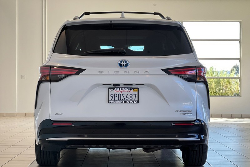 Toyota Sienna Vehicle Full-screen Gallery Image 05