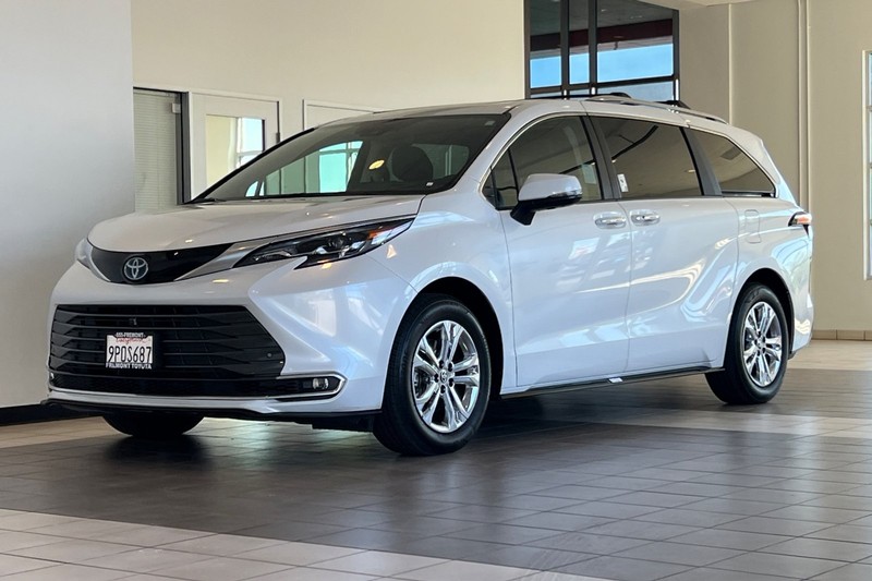 Toyota Sienna Vehicle Full-screen Gallery Image 08