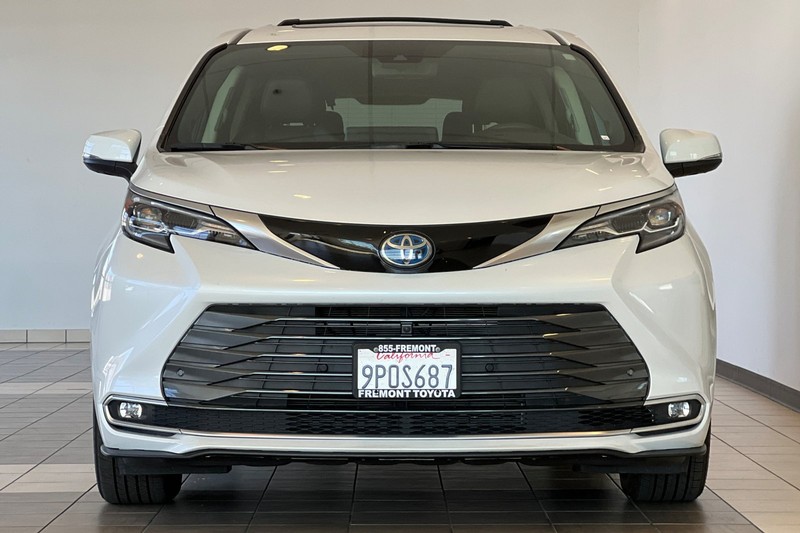 Toyota Sienna Vehicle Full-screen Gallery Image 09