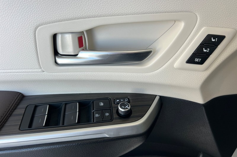 Toyota Sienna Vehicle Full-screen Gallery Image 11