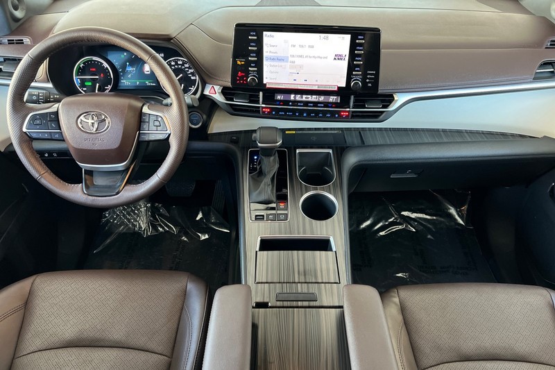 Toyota Sienna Vehicle Full-screen Gallery Image 13