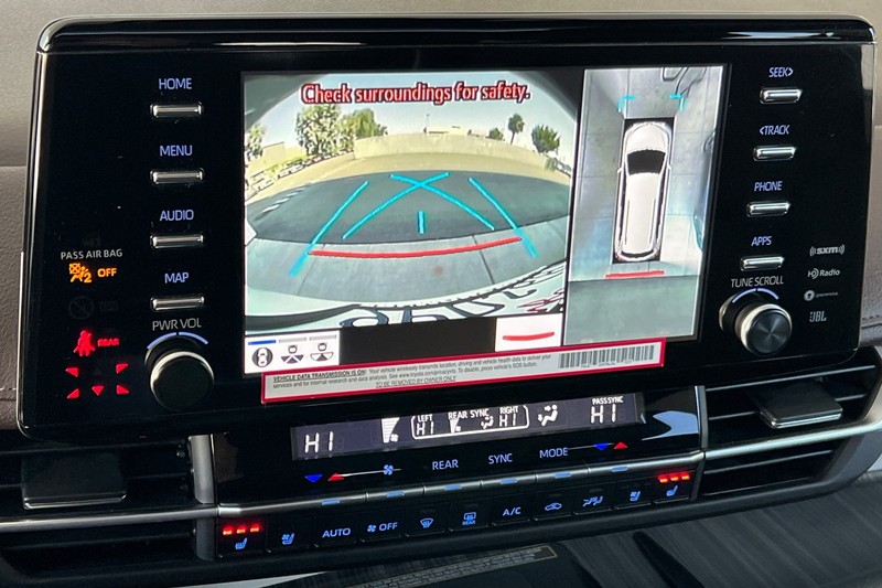 Toyota Sienna Vehicle Full-screen Gallery Image 21