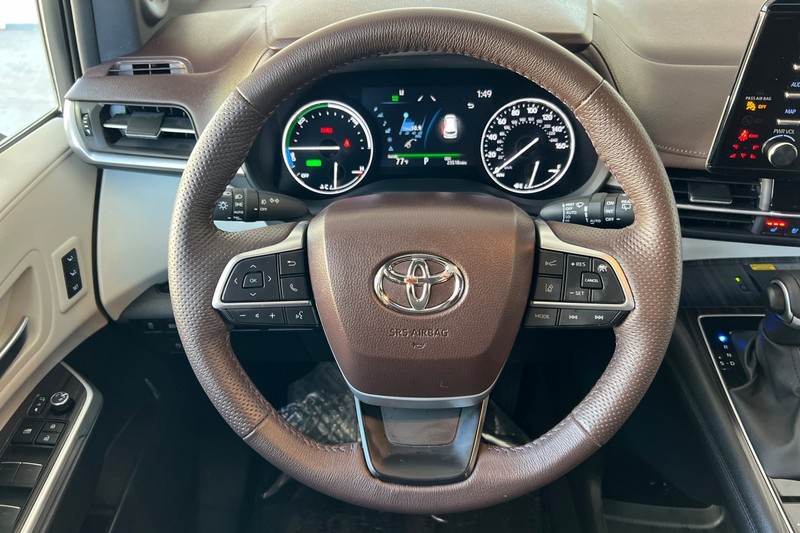 Toyota Sienna Vehicle Full-screen Gallery Image 25