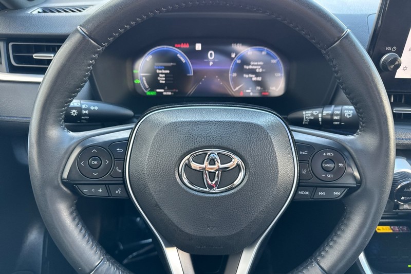 Toyota RAV4 Vehicle Full-screen Gallery Image 23