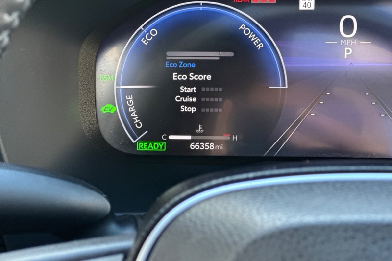 Toyota RAV4 Vehicle Full-screen Gallery Image 25