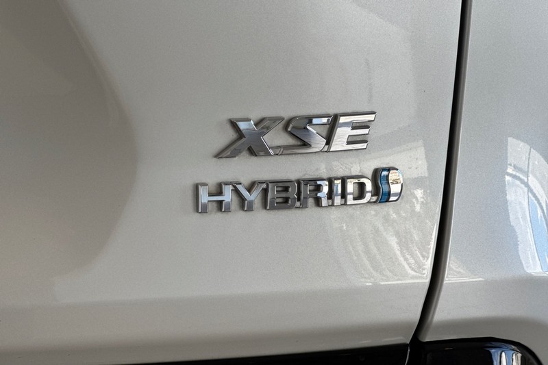 Toyota RAV4 Vehicle Full-screen Gallery Image 27