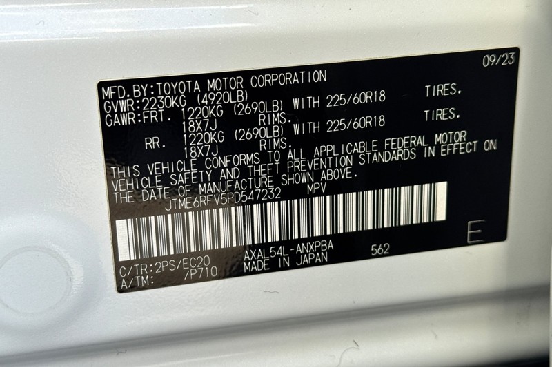 Toyota RAV4 Vehicle Full-screen Gallery Image 28