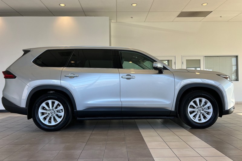 Toyota Grand Highlander Vehicle Full-screen Gallery Image 03