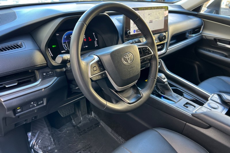 Toyota Grand Highlander Vehicle Full-screen Gallery Image 10