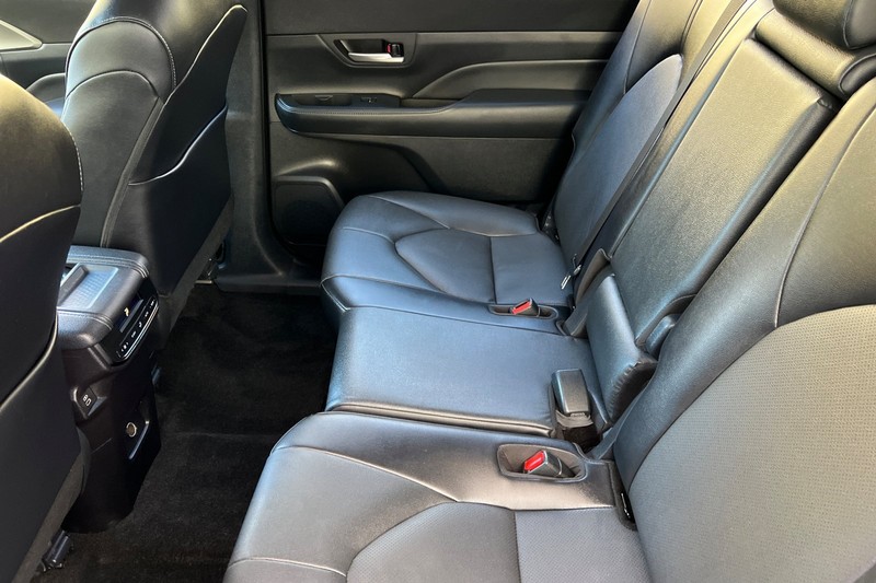 Toyota Grand Highlander Vehicle Full-screen Gallery Image 12