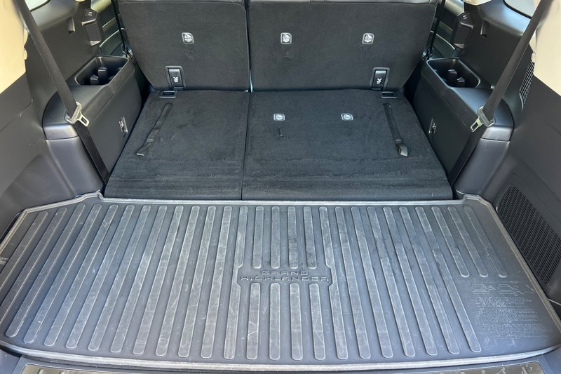 Toyota Grand Highlander Vehicle Full-screen Gallery Image 16