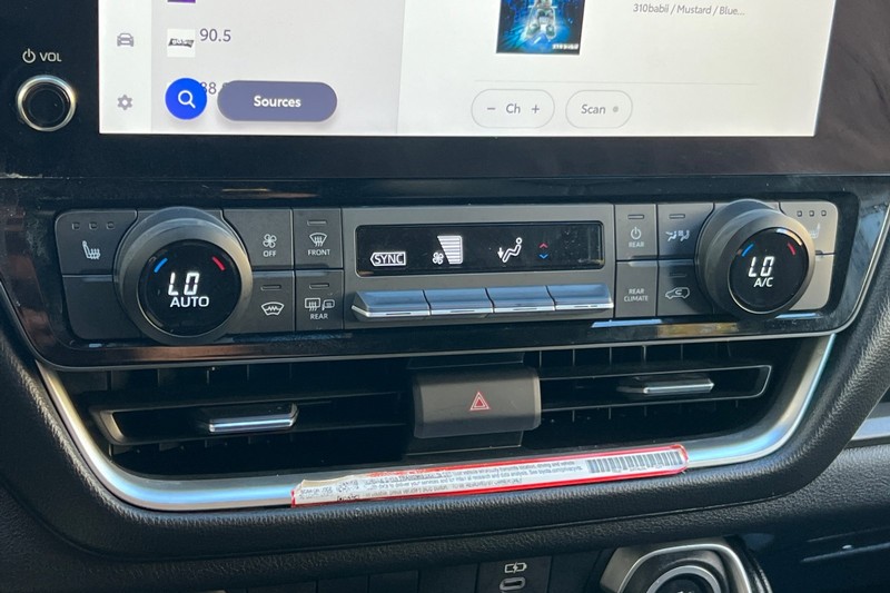 Toyota Grand Highlander Vehicle Full-screen Gallery Image 21