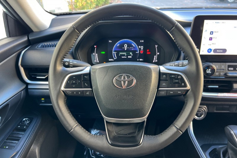 Toyota Grand Highlander Vehicle Full-screen Gallery Image 24