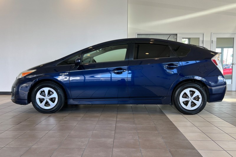Toyota Prius Vehicle Full-screen Gallery Image 07