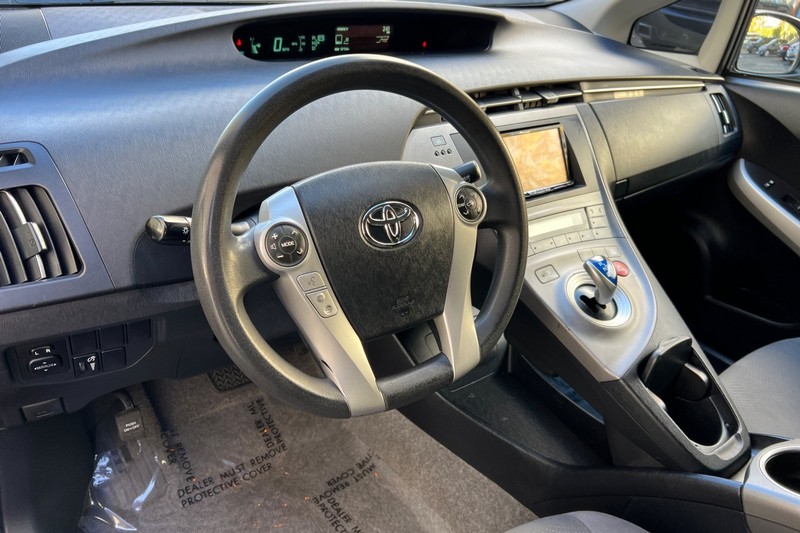 Toyota Prius Vehicle Full-screen Gallery Image 10