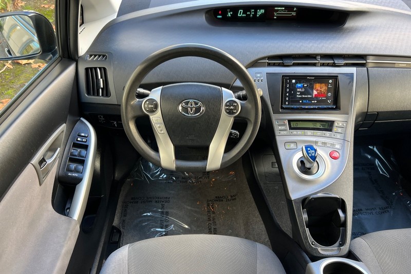 Toyota Prius Vehicle Full-screen Gallery Image 14