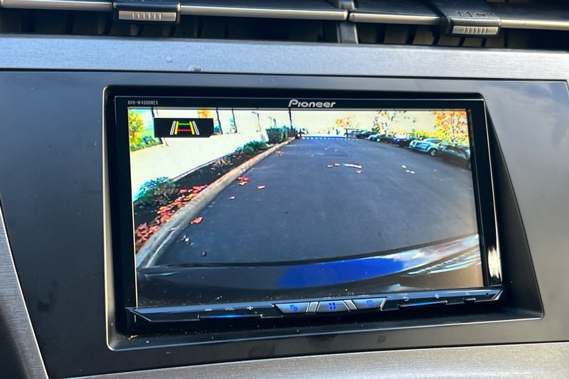 Toyota Prius Vehicle Full-screen Gallery Image 19