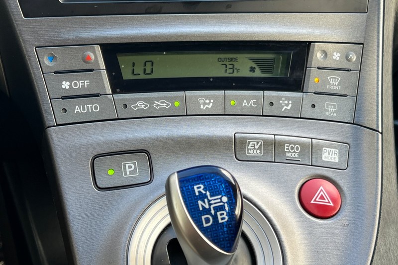 Toyota Prius Vehicle Full-screen Gallery Image 20