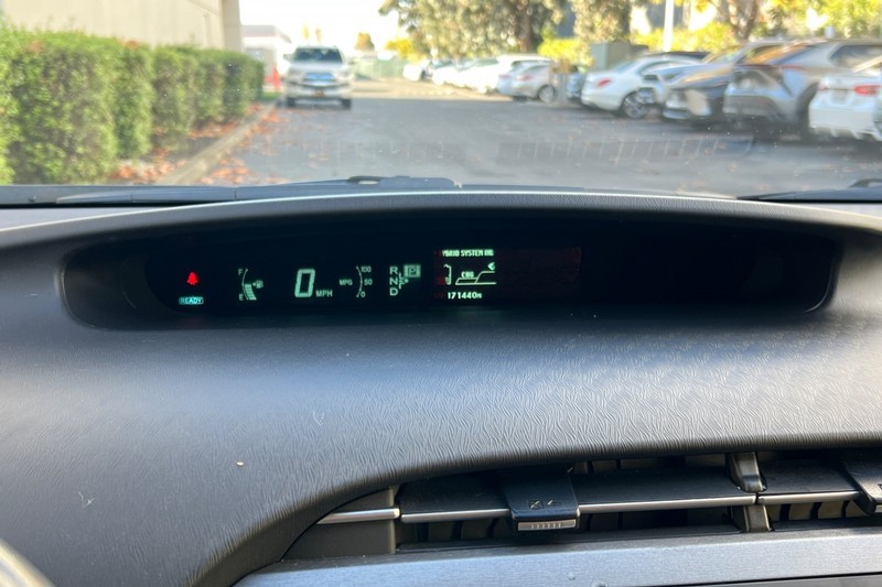 Toyota Prius Vehicle Full-screen Gallery Image 24