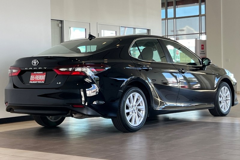 Toyota Camry Vehicle Full-screen Gallery Image 04