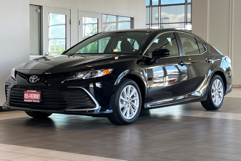 Toyota Camry Vehicle Full-screen Gallery Image 08