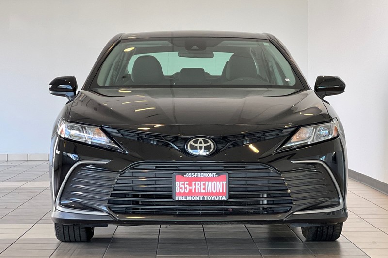 Toyota Camry Vehicle Full-screen Gallery Image 09