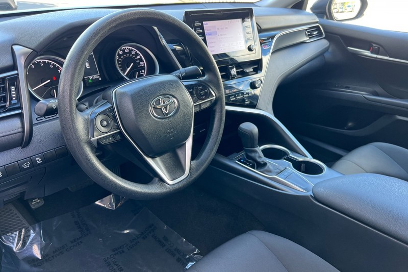 Toyota Camry Vehicle Full-screen Gallery Image 10