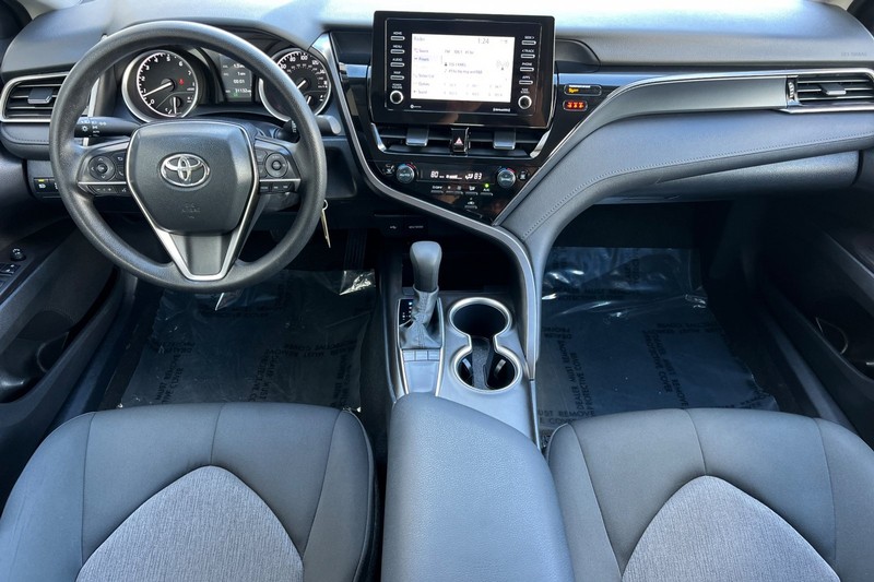 Toyota Camry Vehicle Full-screen Gallery Image 13