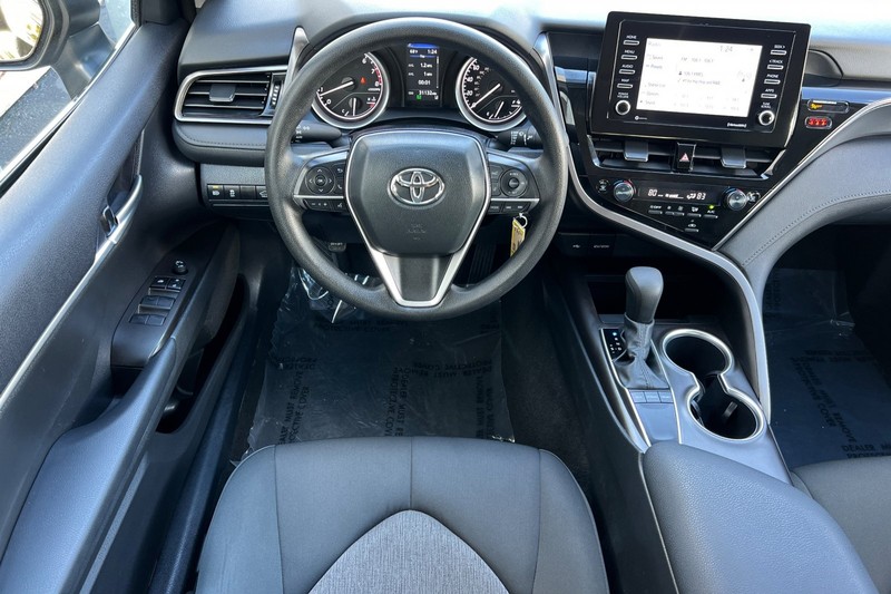 Toyota Camry Vehicle Full-screen Gallery Image 14