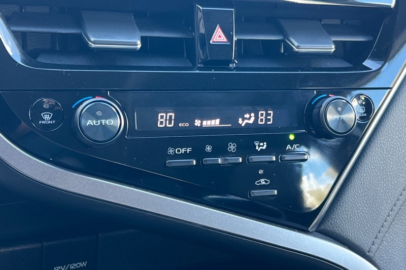 Toyota Camry Vehicle Full-screen Gallery Image 19