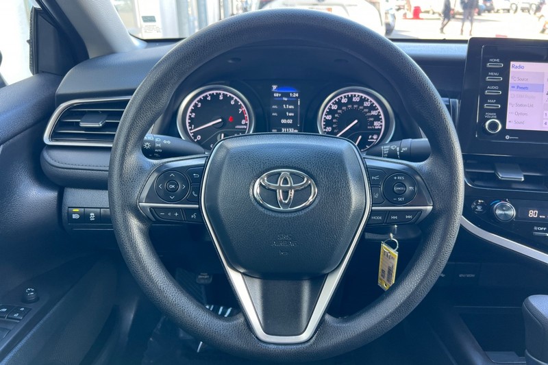 Toyota Camry Vehicle Full-screen Gallery Image 21