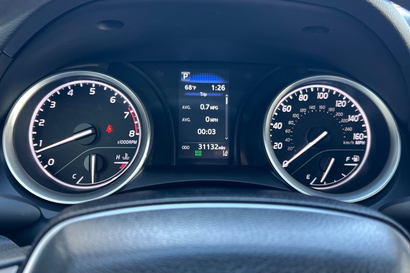 Toyota Camry Vehicle Full-screen Gallery Image 22