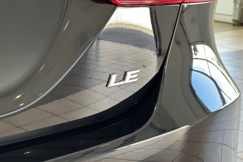 Toyota Camry Vehicle Full-screen Gallery Image 25