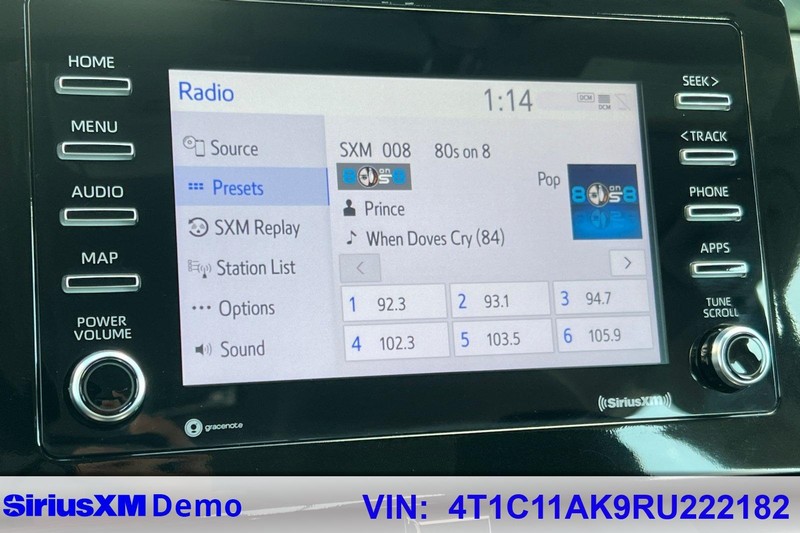 Toyota Camry Vehicle Full-screen Gallery Image 26