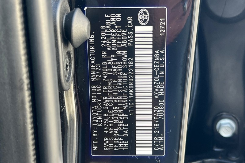 Toyota Camry Vehicle Full-screen Gallery Image 27