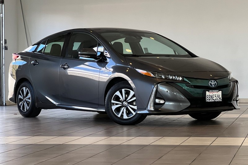 Toyota Prius Prime Vehicle Full-screen Gallery Image 02