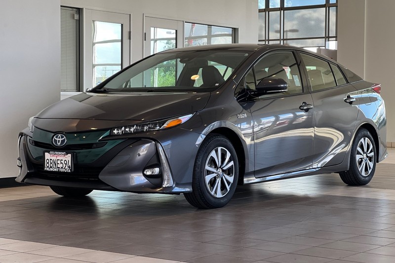 Toyota Prius Prime Vehicle Full-screen Gallery Image 08