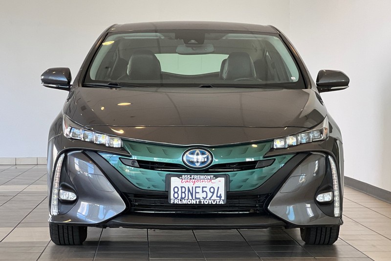Toyota Prius Prime Vehicle Full-screen Gallery Image 09