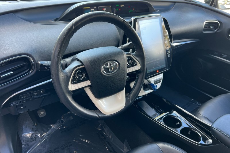 Toyota Prius Prime Vehicle Full-screen Gallery Image 10