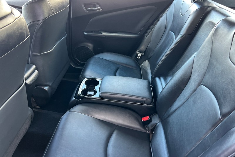 Toyota Prius Prime Vehicle Full-screen Gallery Image 12