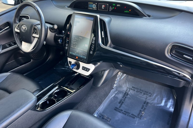 Toyota Prius Prime Vehicle Full-screen Gallery Image 16