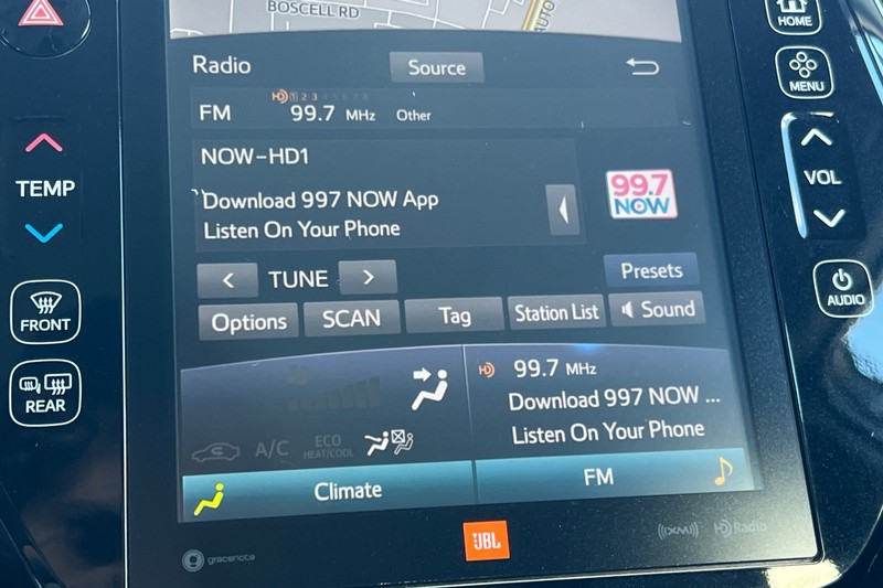 Toyota Prius Prime Vehicle Full-screen Gallery Image 18