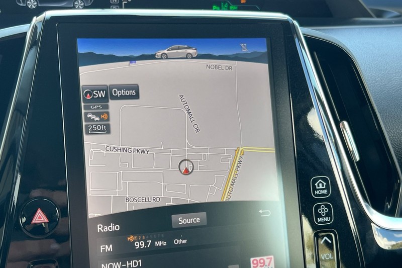 Toyota Prius Prime Vehicle Full-screen Gallery Image 19