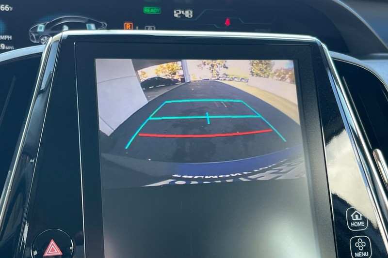 Toyota Prius Prime Vehicle Full-screen Gallery Image 20