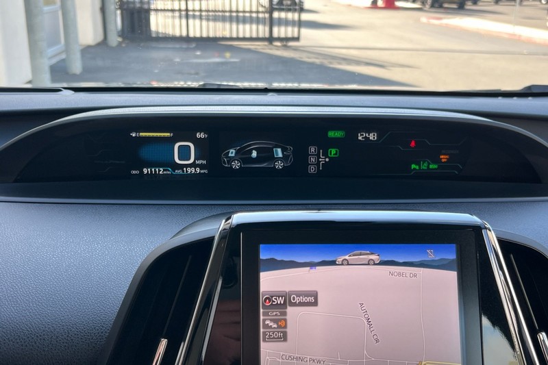 Toyota Prius Prime Vehicle Full-screen Gallery Image 24